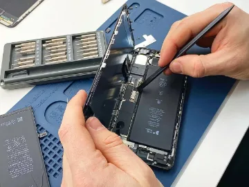 החלפת סוללה ל-iPhone: סוללה מקורית, מחיר מ-400 ₪ ושירות עד אליכם